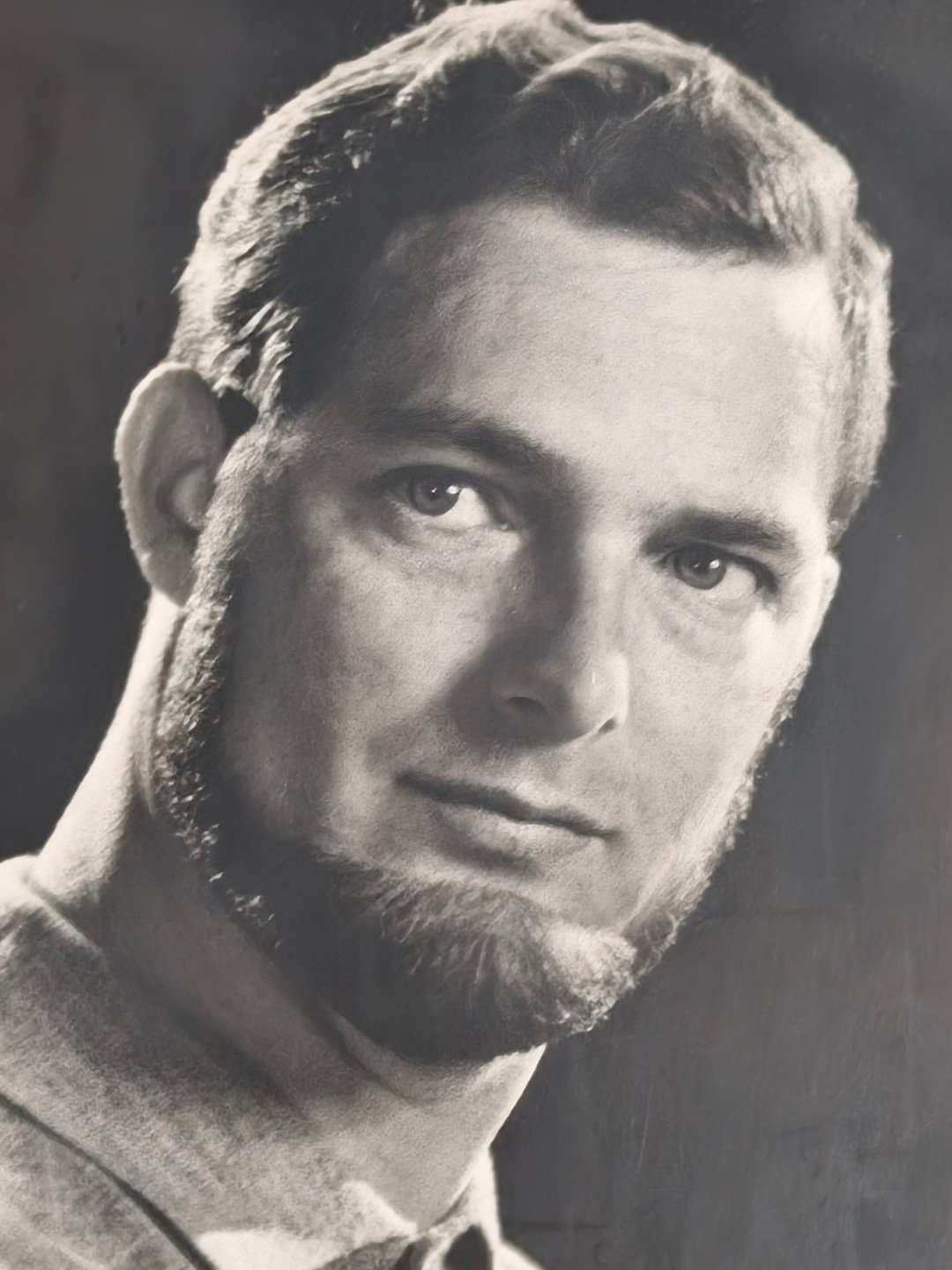 Wim van der Burg in zijn jonge jaren als zanger